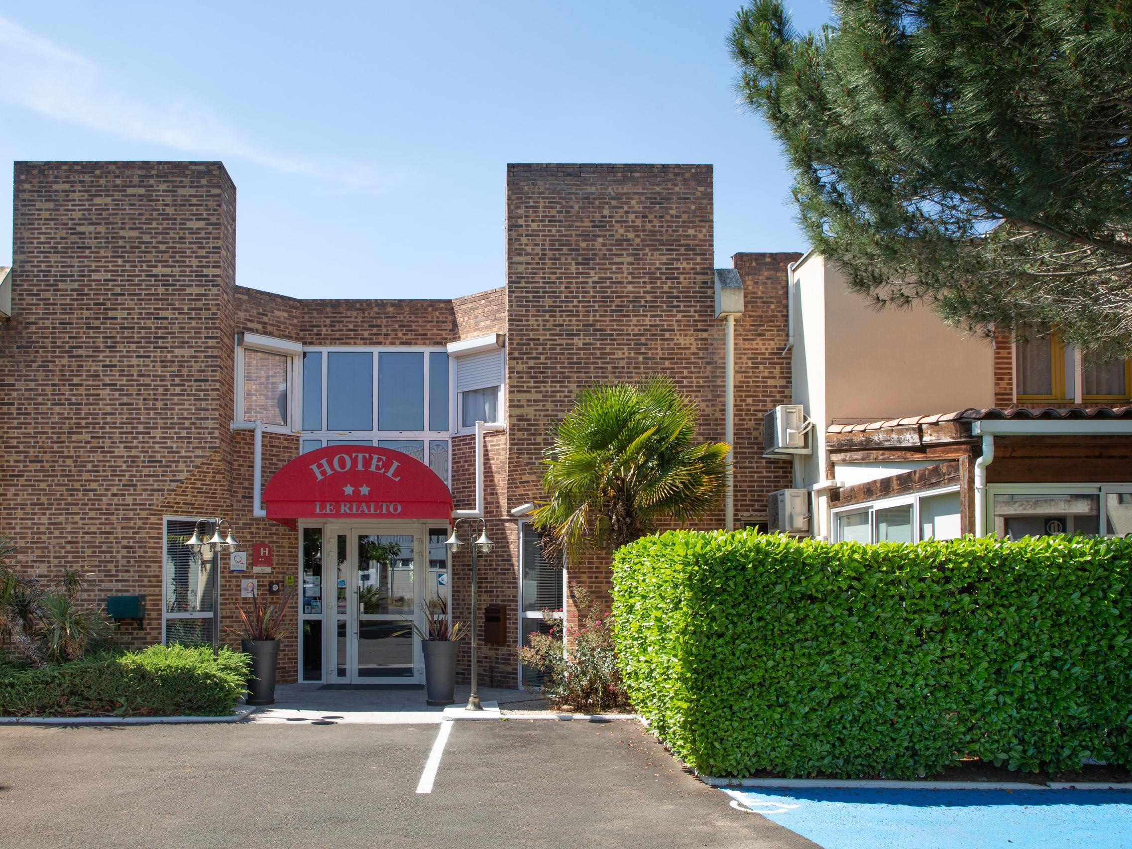 Logis Hotel- Hotel Restaurant Le Rialto Le Sequestre Екстер'єр фото