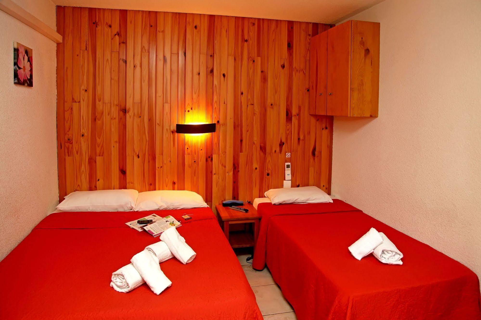 Logis Hotel- Hotel Restaurant Le Rialto Le Sequestre Екстер'єр фото