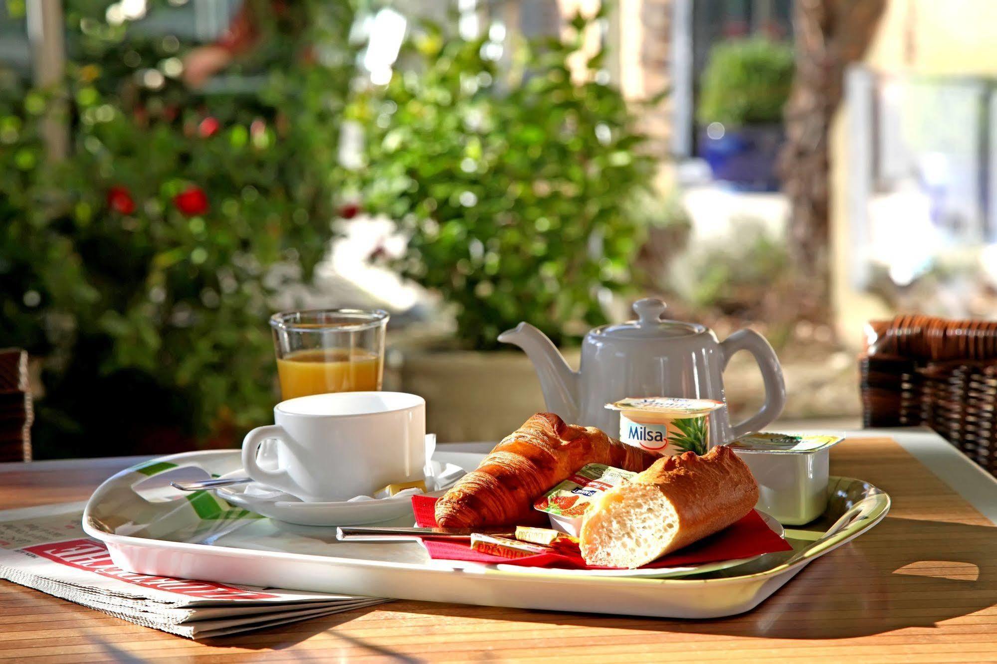 Logis Hotel- Hotel Restaurant Le Rialto Le Sequestre Екстер'єр фото